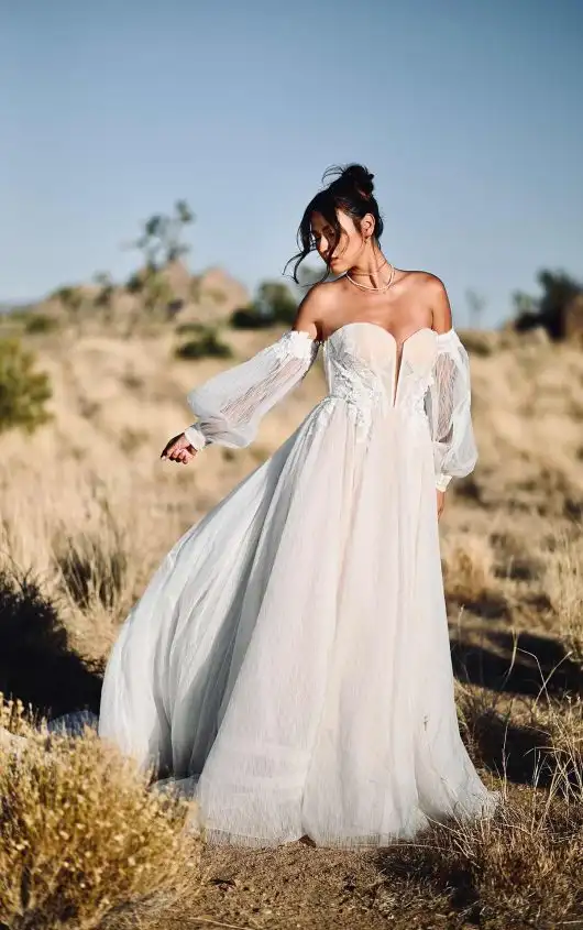 Enchanting A-Line Wedding Dress with Sweetheart Neckline and Detachable Sleeves, 1540, by Martina Liana