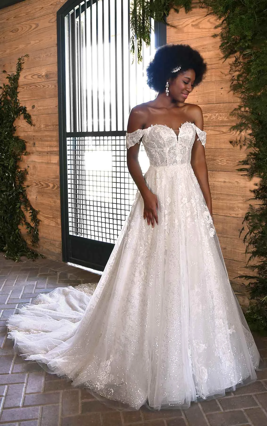 d3414 Lace Sweetheart Neckline Wedding Dress with Detachable Off-the-Shoulder Sleeves  by Essense of Australia