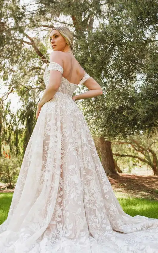 Timeless Lace Wedding Dress with Sweetheart Neckline, D3520, by Essense of Australia
