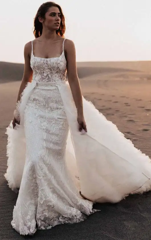 Luxuriöses enganliegendes Brautkleid aus Spitze, LE1160, by Martina Liana Luxe